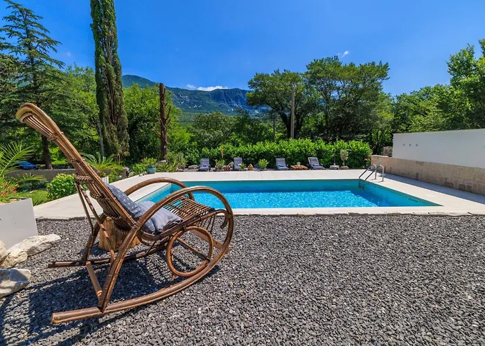 Emaris 아파트 트리발즈