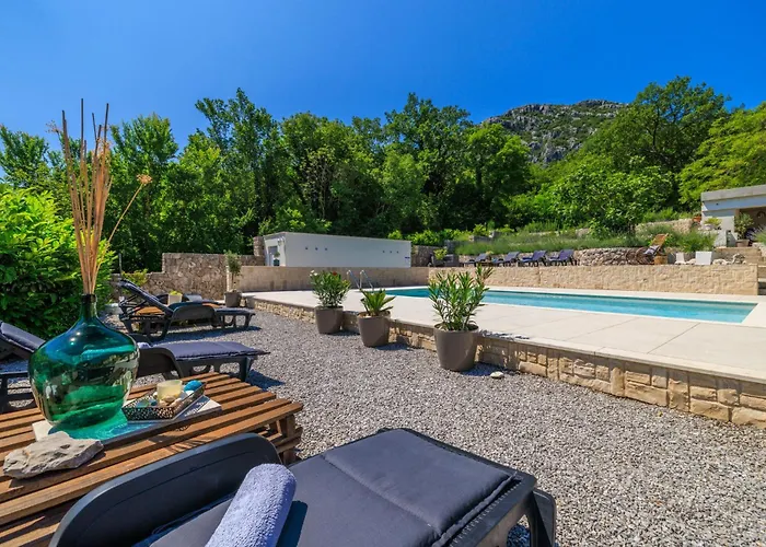 Emaris 아파트 트리발즈